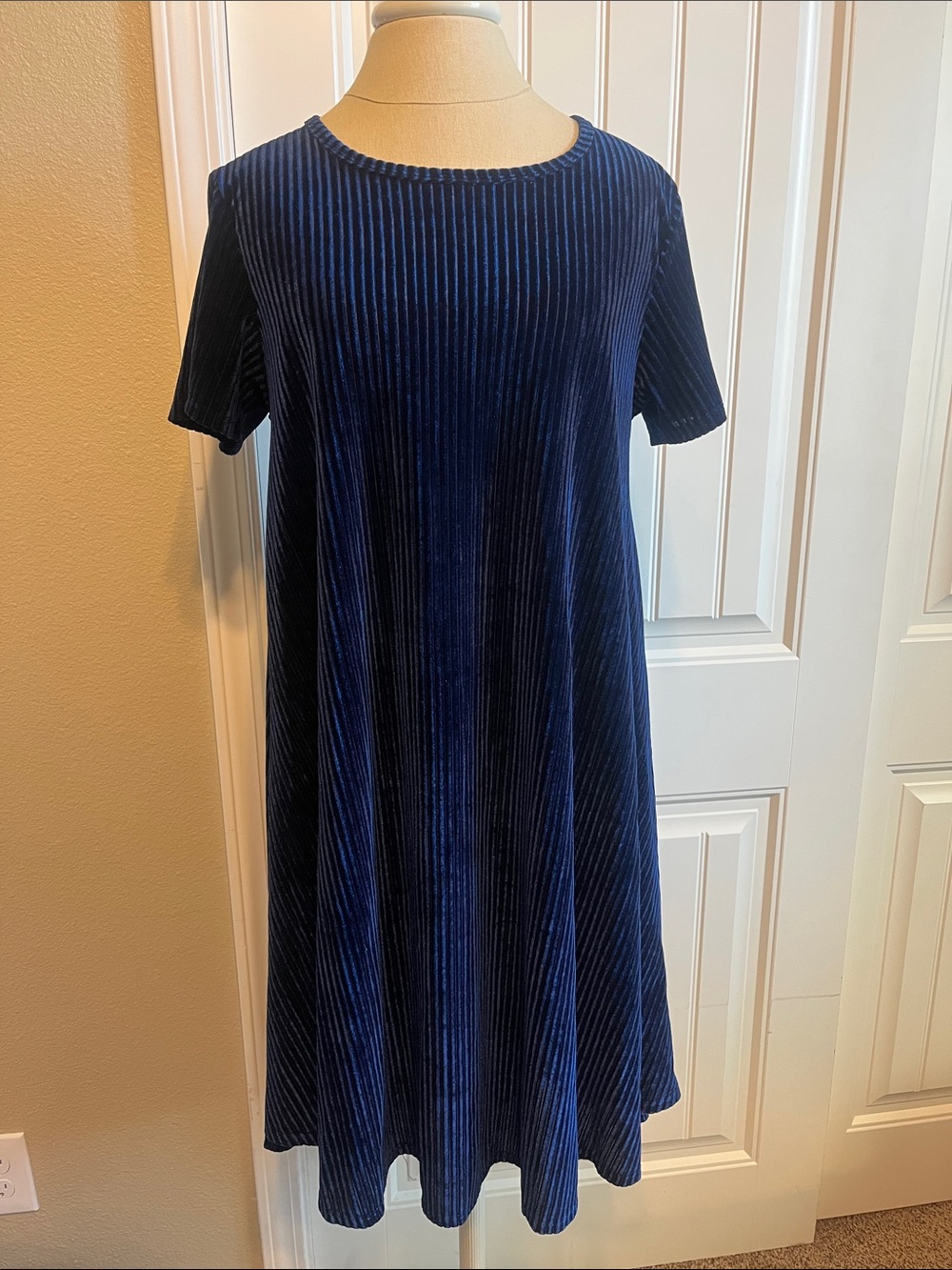 Women's Lularoe Carly Navy Blue Velvet Ribbed Swing Tunic Dress Size Small